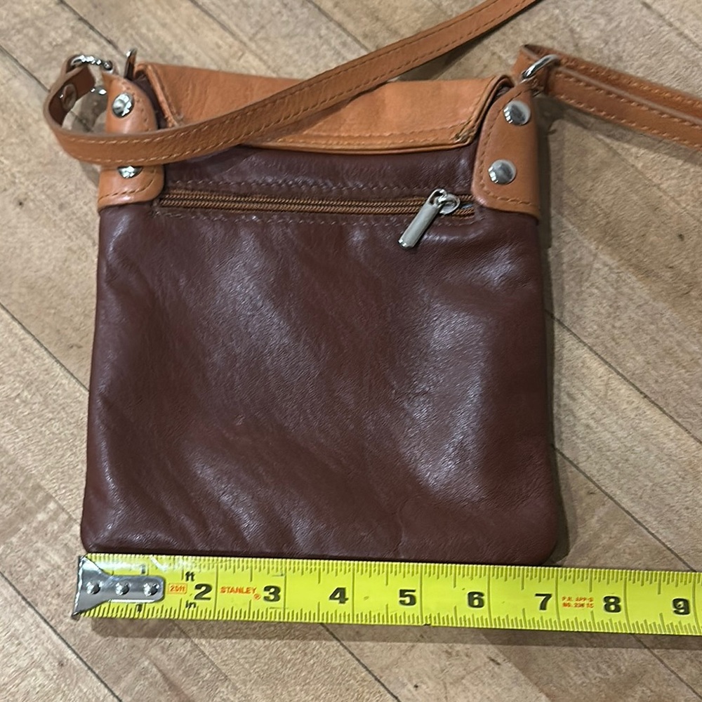 Vera Pelle Two-Tone Leather Messenger Bag - Picture 7 of 8